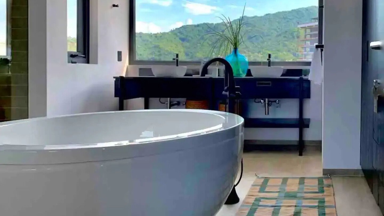 Photo of Bathroom in Romantic Zone
