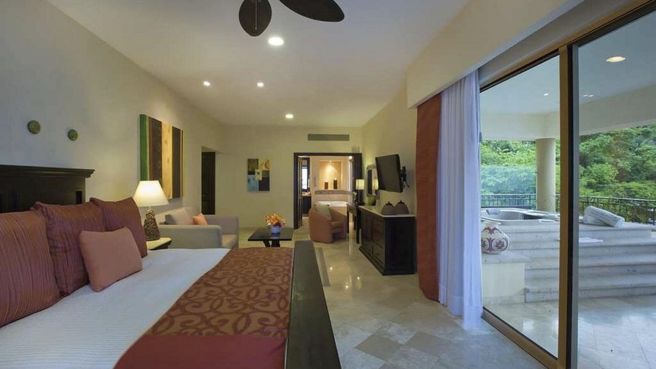 Photo of Bedroom in South Shore Hotel Area