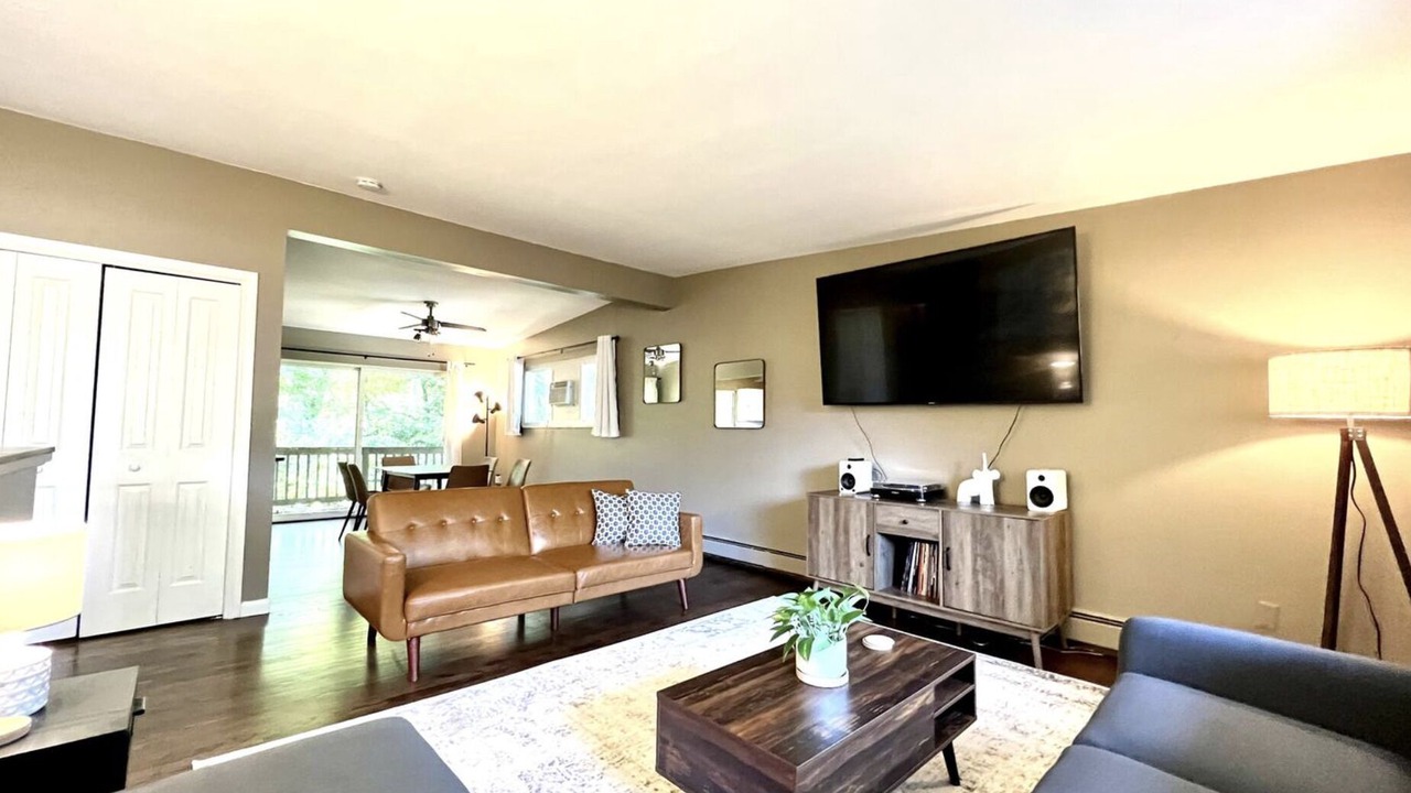 Photo of Livingroom in Old West Side