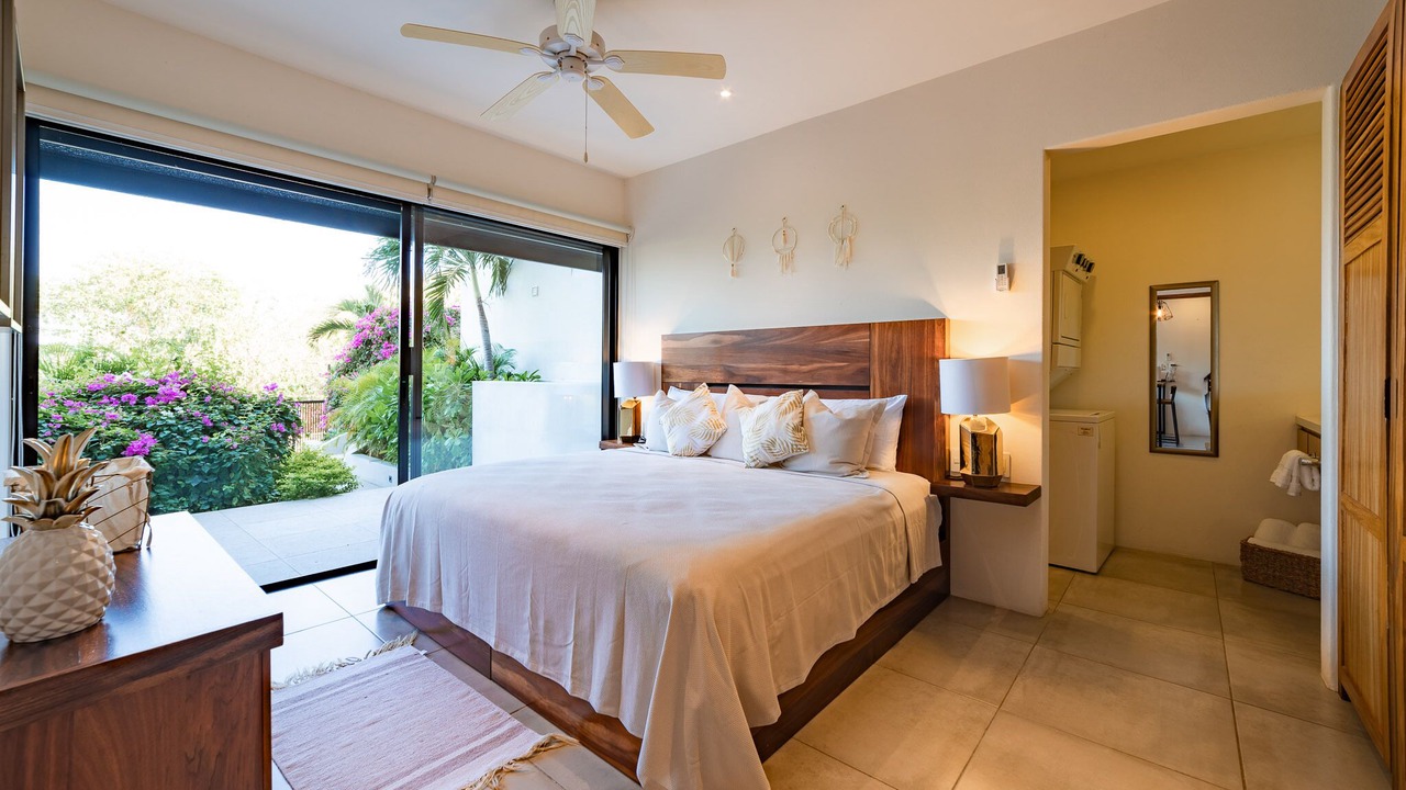 Photo of Bedroom in R