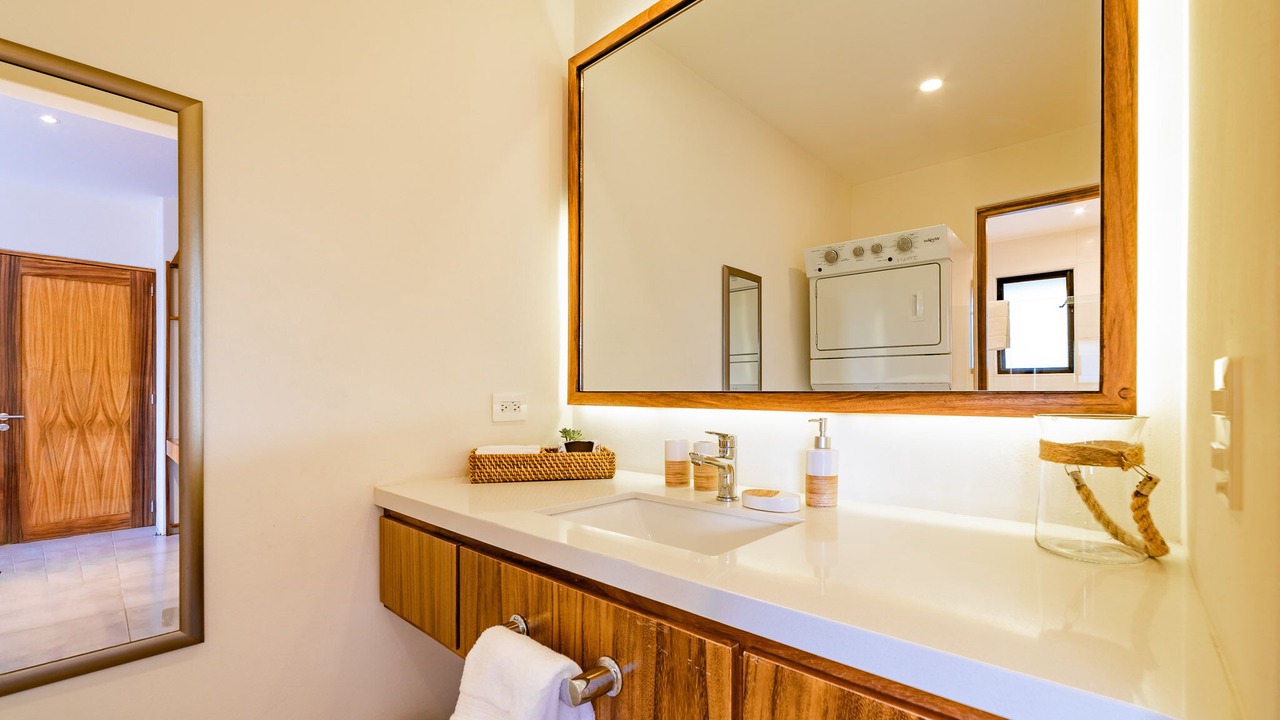 Photo of Bathroom in R