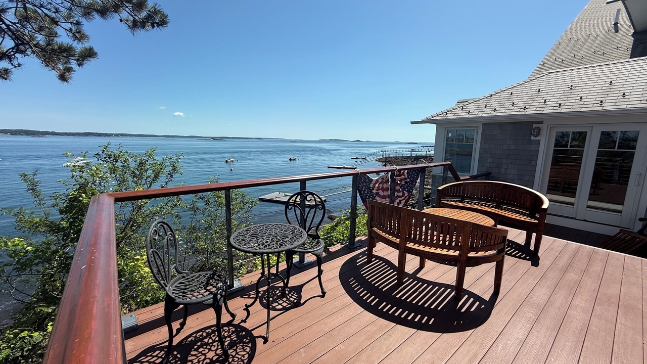 Photo of Patio Balcony in Prides Crossing