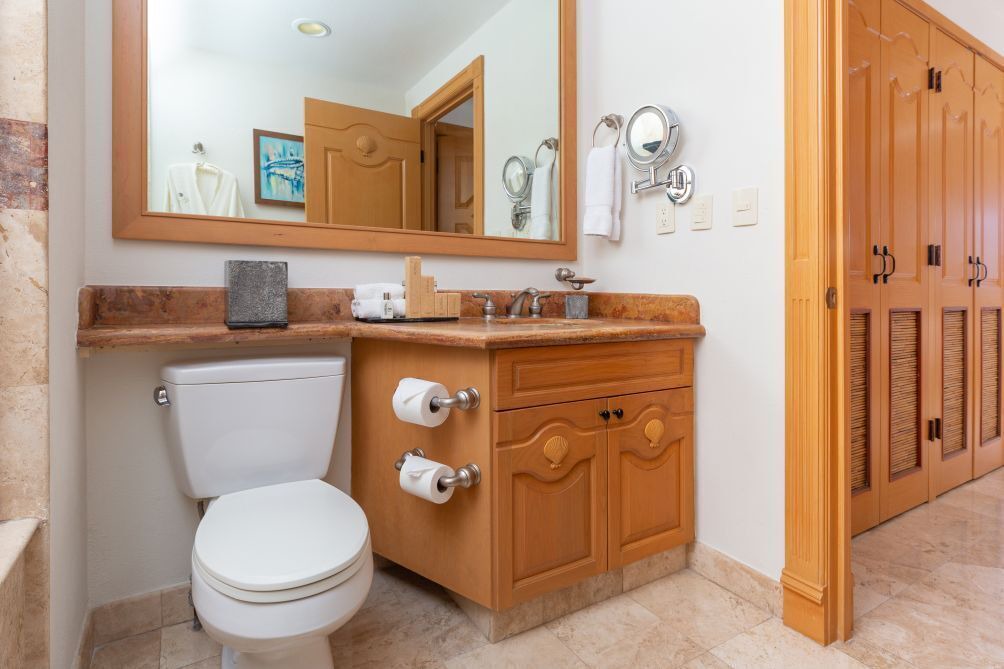 Photo of Bathroom in Flamingos