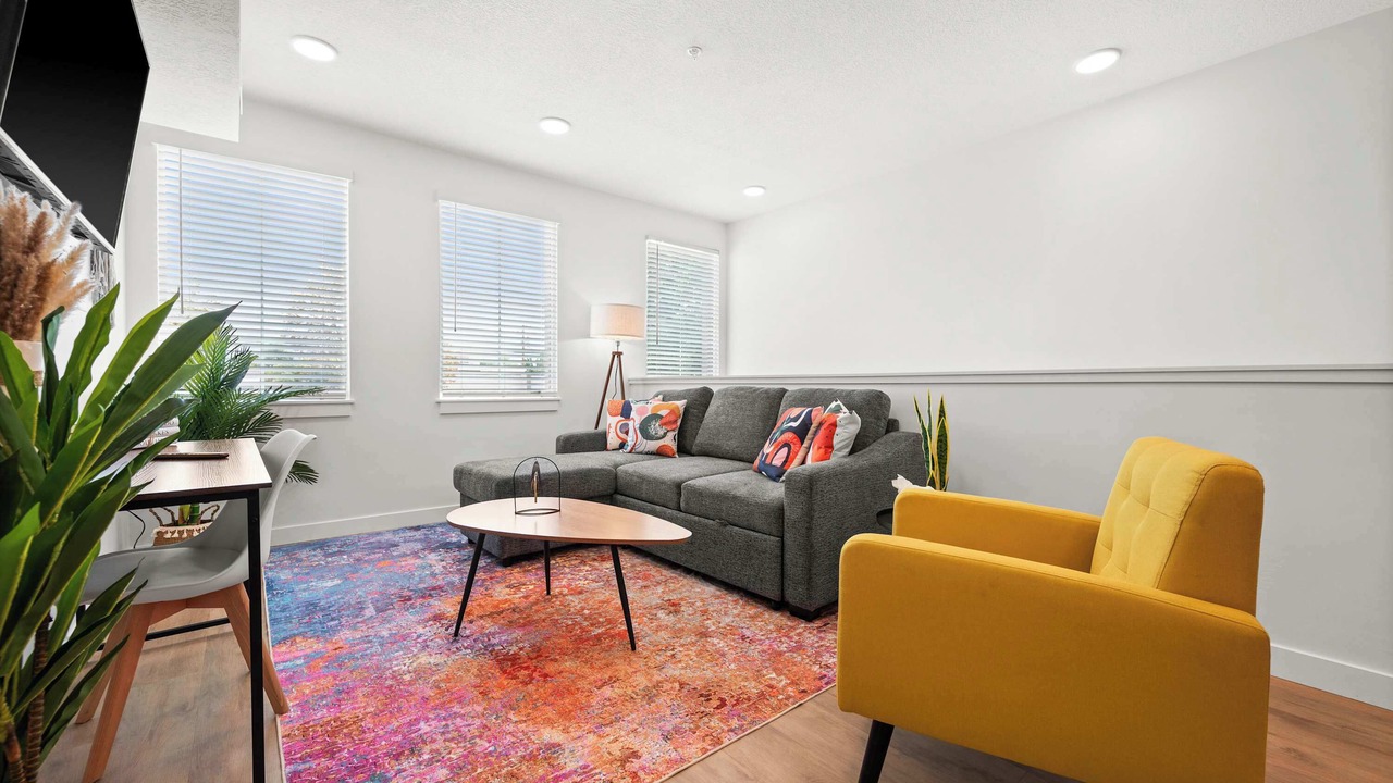 Photo of Livingroom in People's Freeway