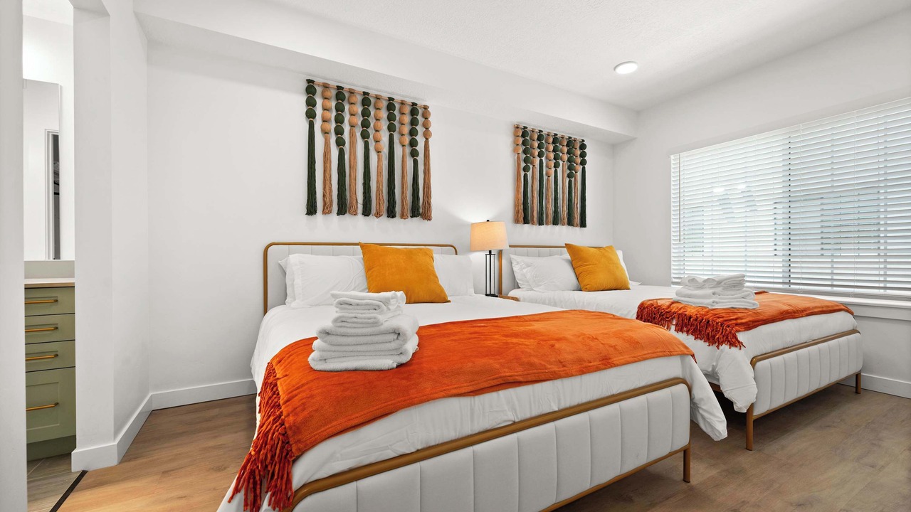 Photo of Bedroom in People's Freeway