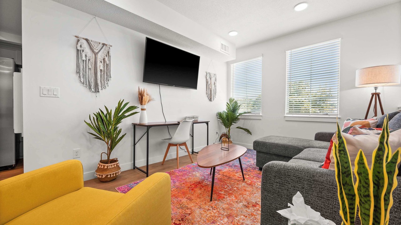 Photo of Livingroom in People's Freeway
