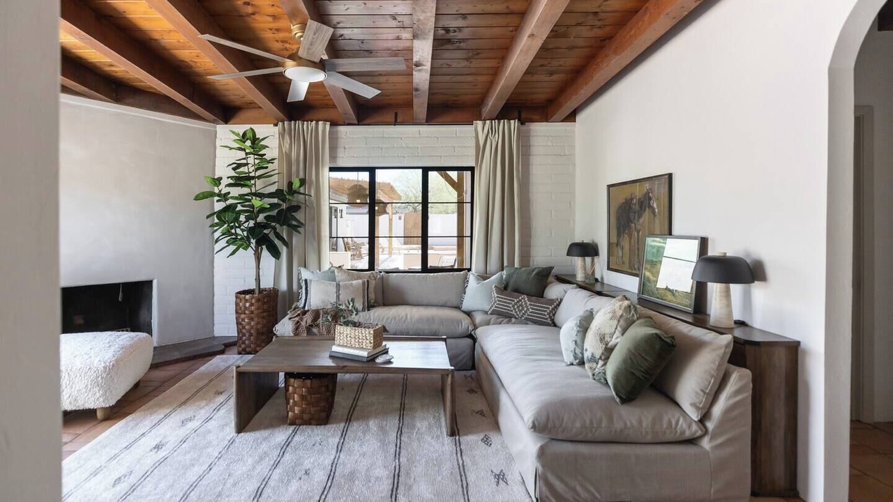 Photo of Livingroom in Blenman-Elm