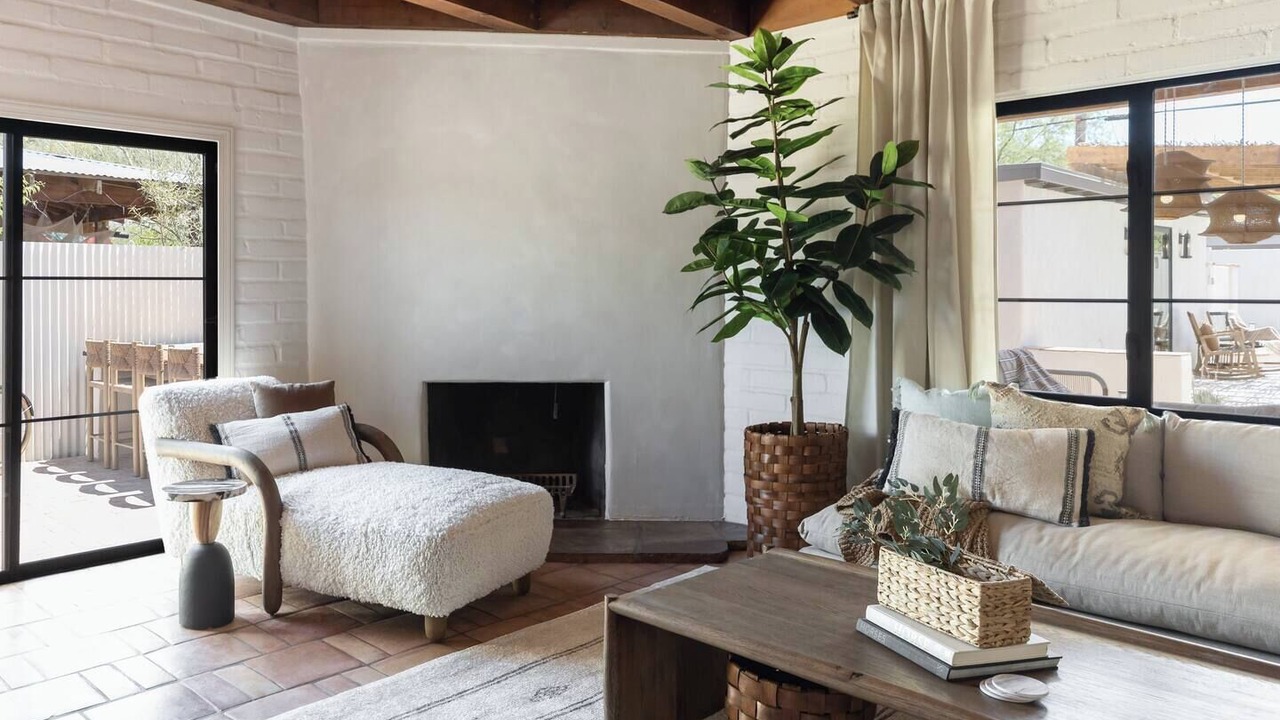 Photo of Livingroom in Blenman-Elm