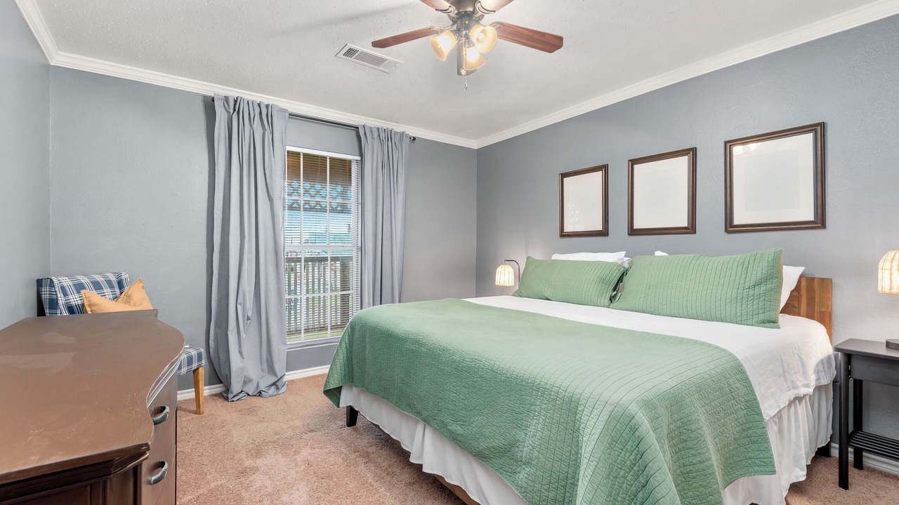 Photo of Bedroom in Bacliff