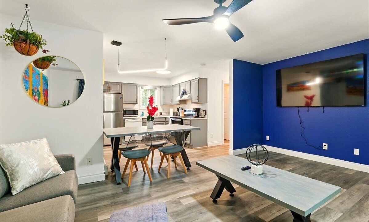 Photo of Livingroom in University Area