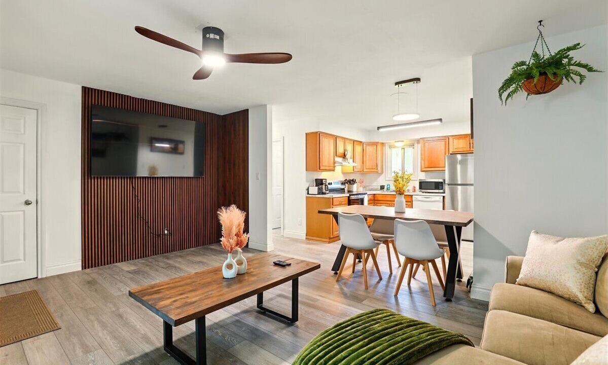 Photo of Livingroom in University Area