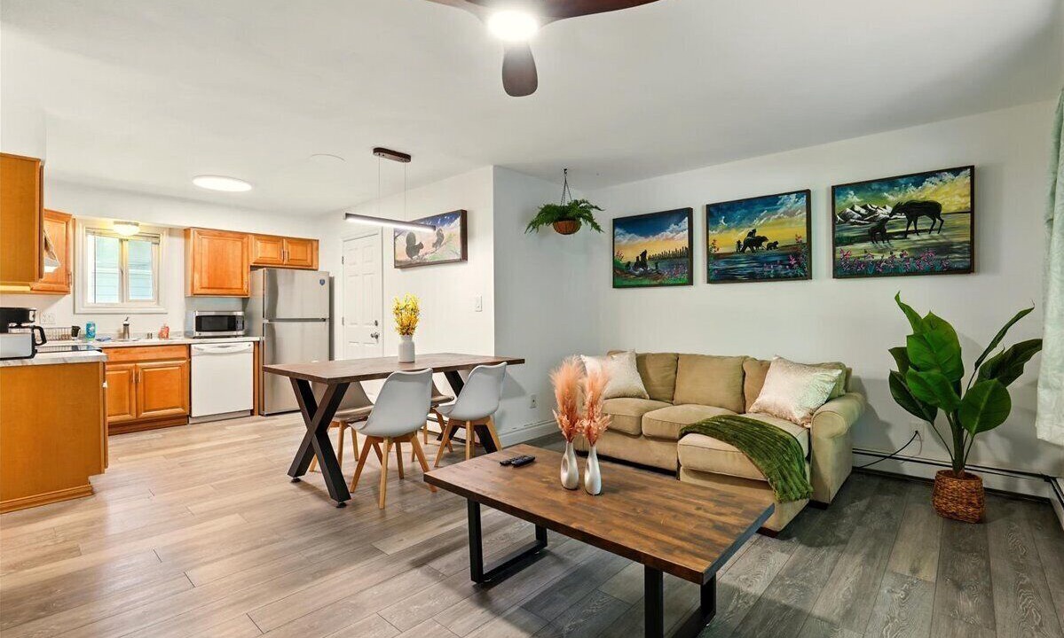 Photo of Livingroom in University Area