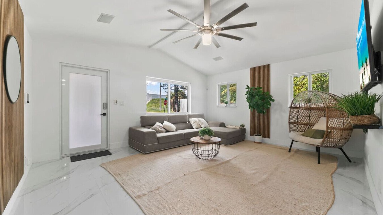 Photo of Livingroom in North Central Hollywood