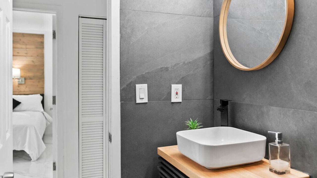Photo of Bathroom in North Central Hollywood