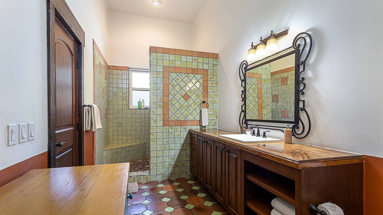 Photo of Bathroom in Buzzards