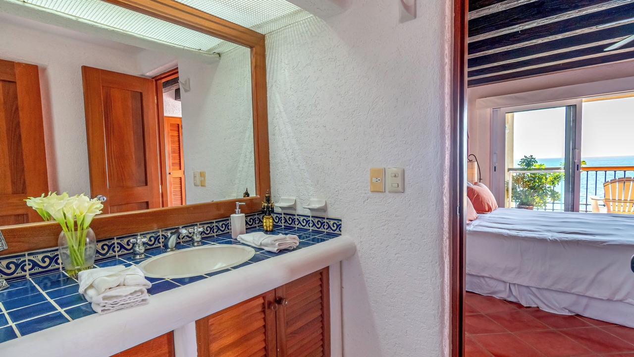 Photo of Bathroom in South Shore Hotel Area