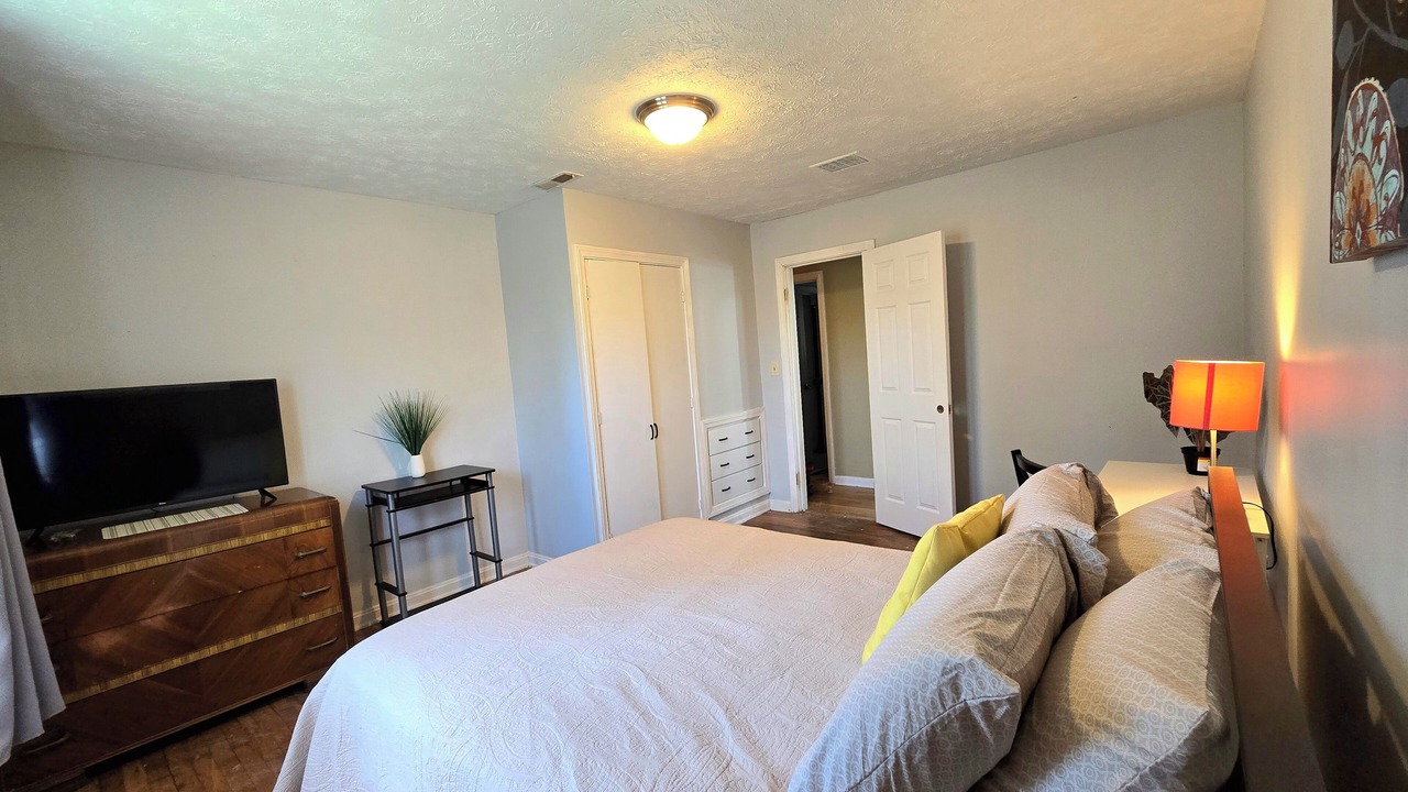 Photo of Bedroom in Olmsted Falls