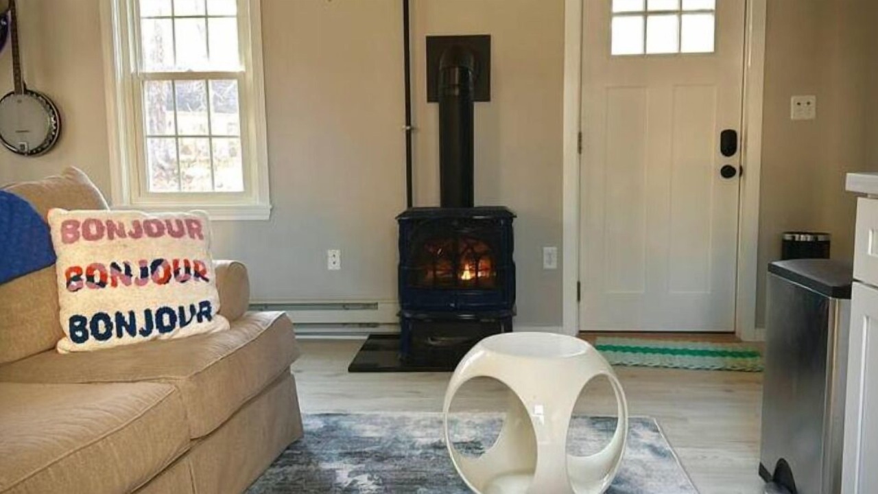 Photo of Livingroom in Meetinghouse Hill