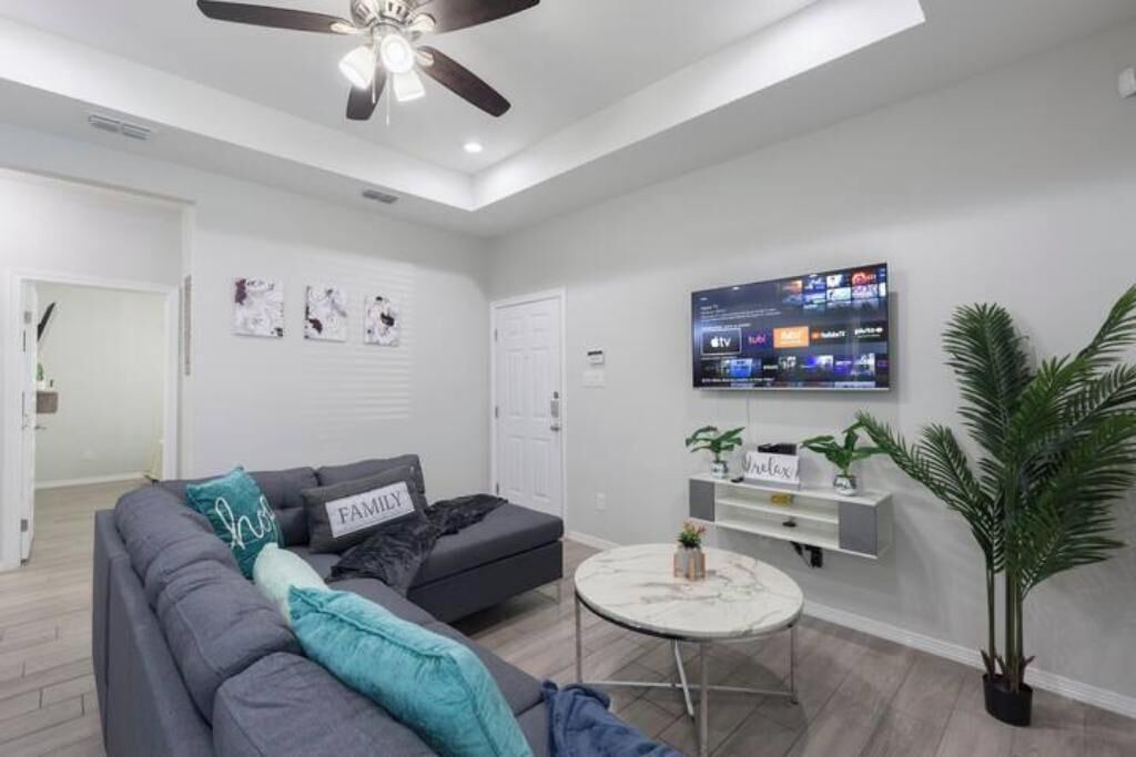 Photo of Livingroom in Pharr