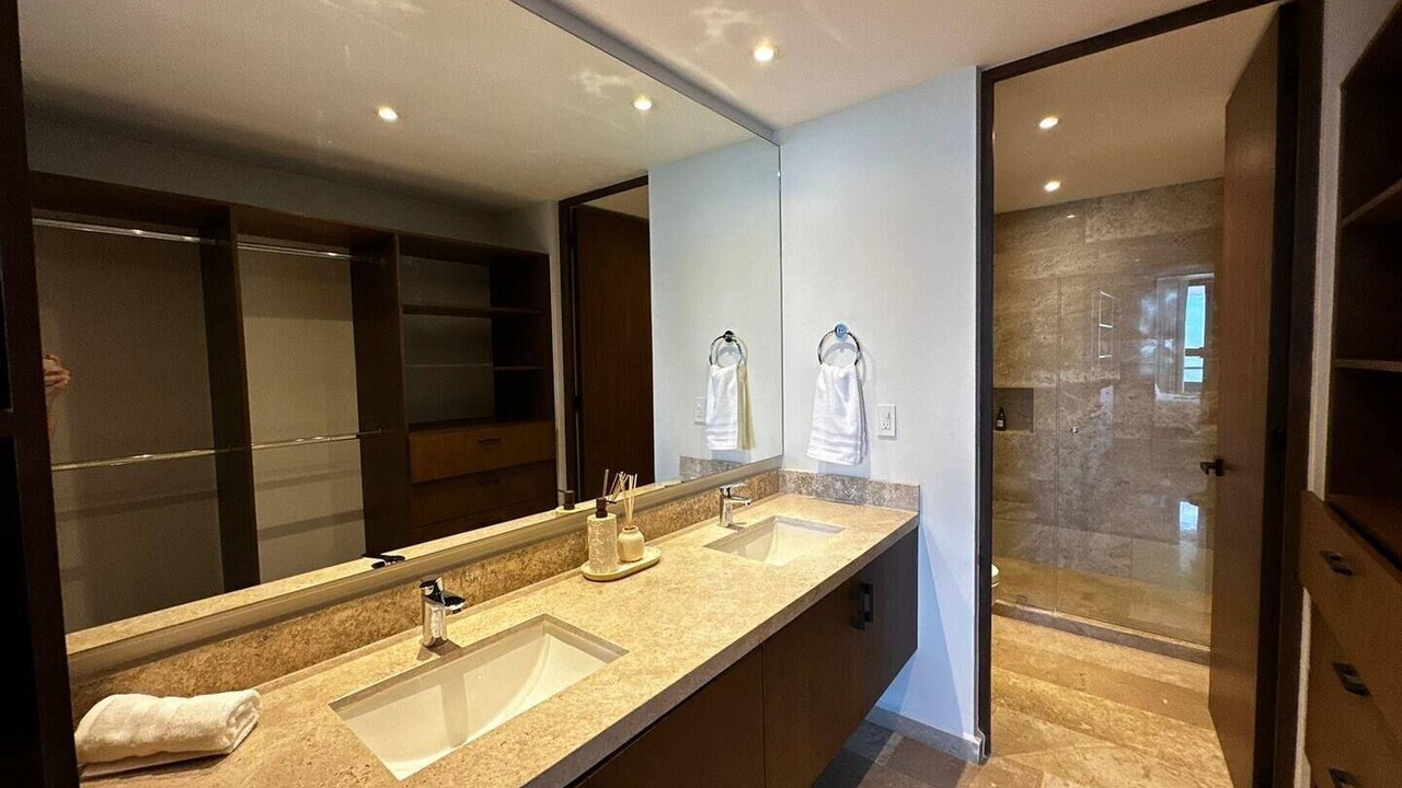 Photo of Bathroom in Miramar