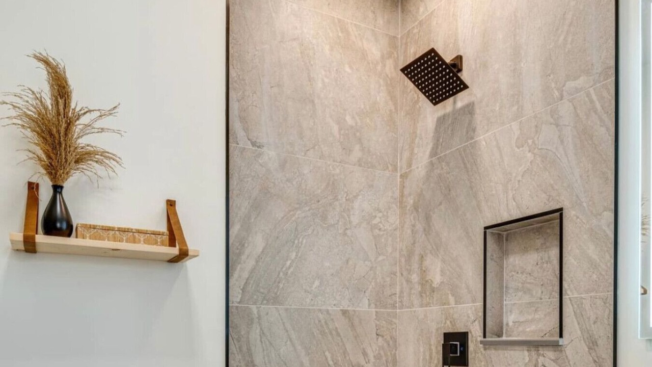 Photo of Bathroom in Lockerbie Square