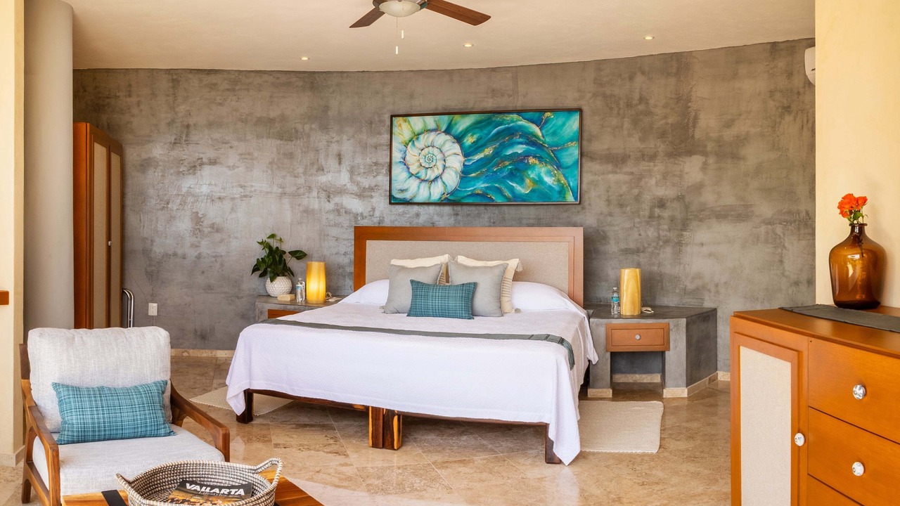 Photo of Bedroom in South Shore Hotel Area