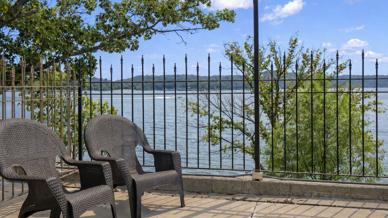 Photo of Patio Balcony in Kimberling City