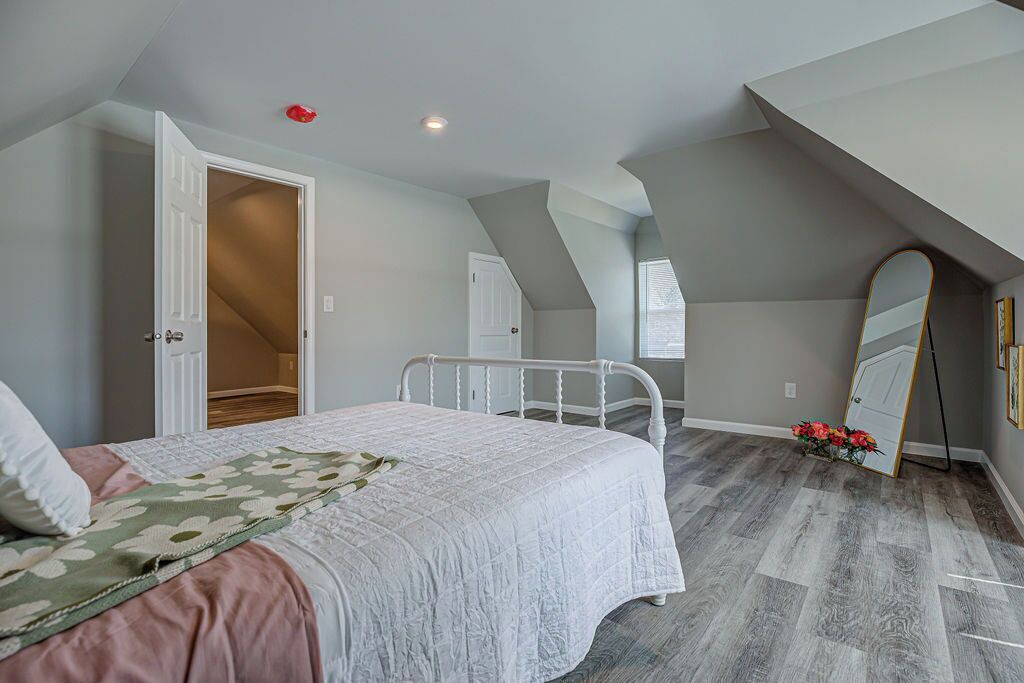 Photo of Bedroom in Roselawn Finance