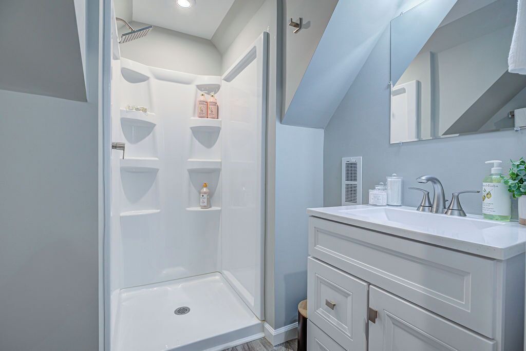 Photo of Bathroom in Roselawn Finance