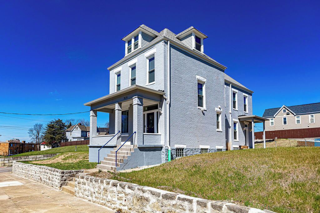 Photo of Outdoor in Roselawn Finance