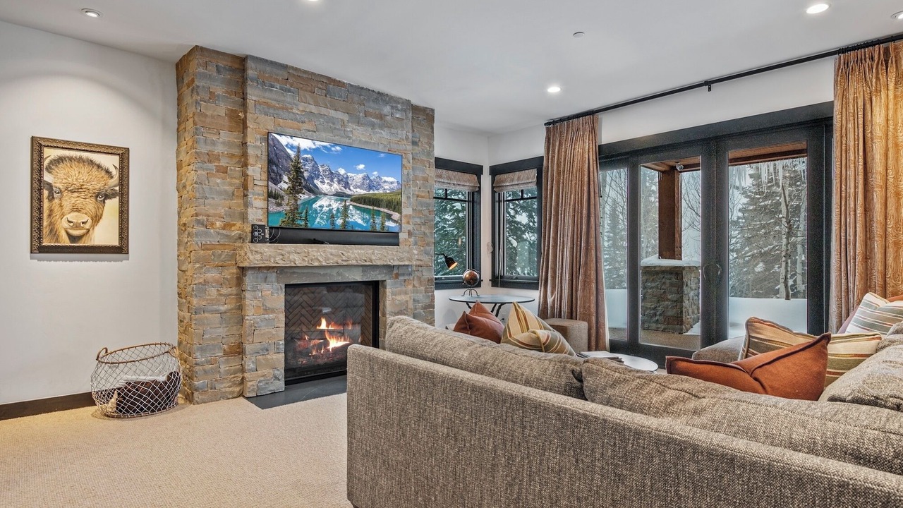 Photo of Livingroom in Empire Pass