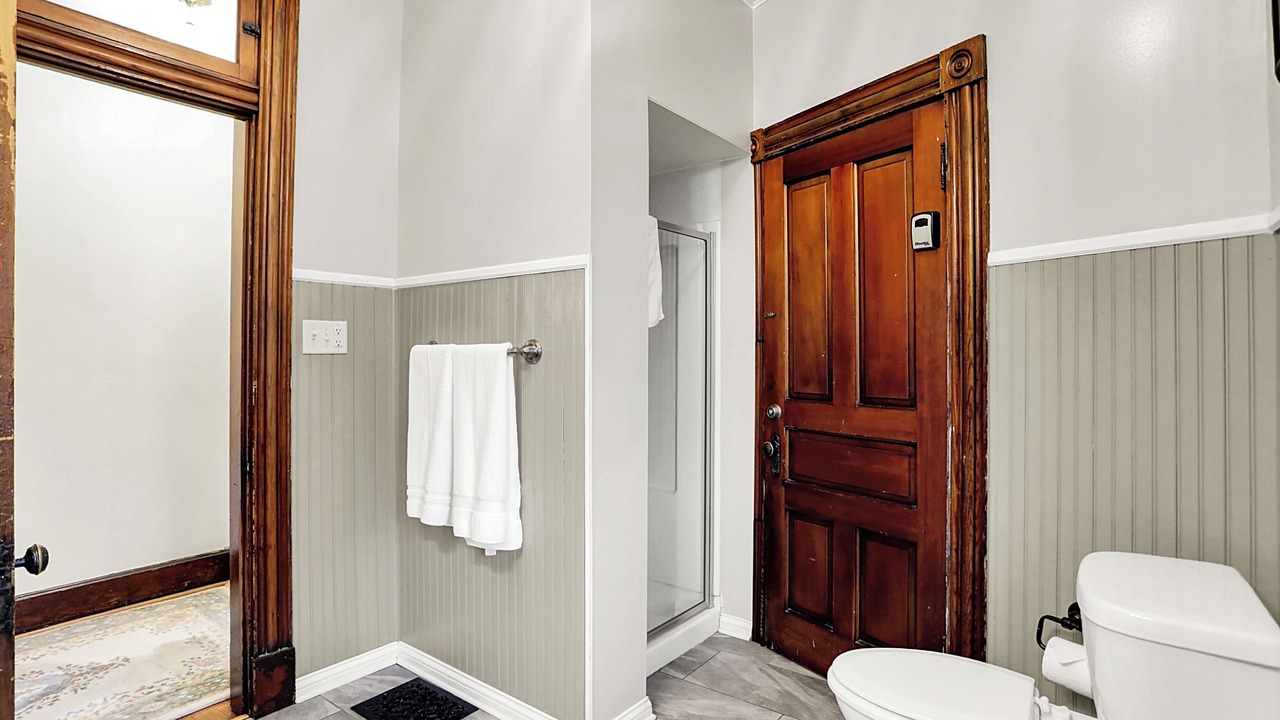 Photo of Bathroom in Babe Denny