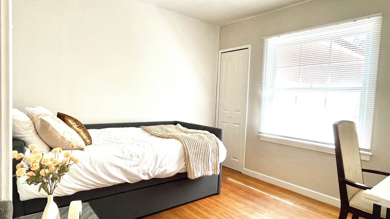 Photo of Bedroom in Millbrae