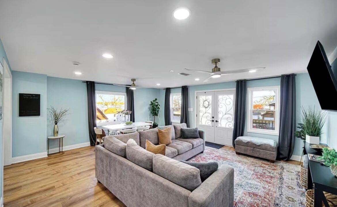Photo of Livingroom in Cedar Lake