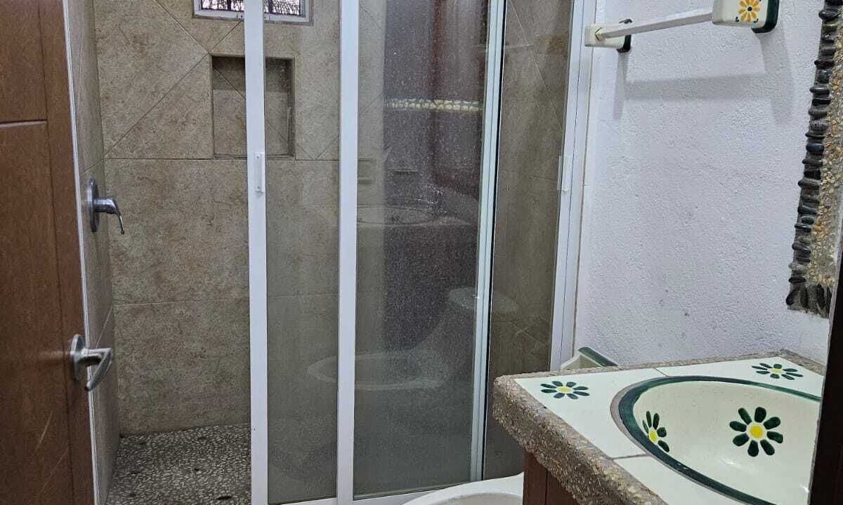 Photo of Bathroom in Burgos Bugambilias