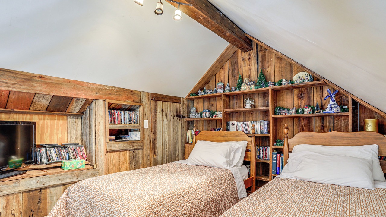 Photo of Bedroom in Dahlonega