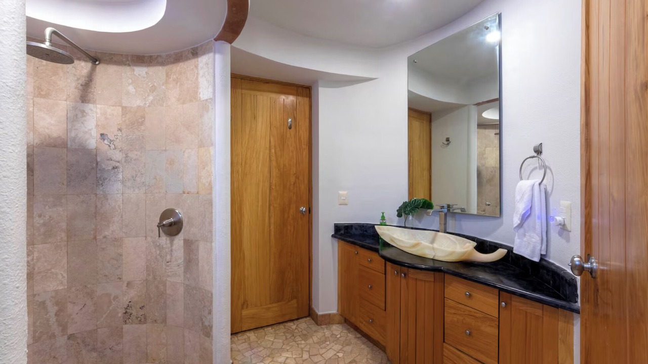 Photo of Bathroom in Romantic Zone