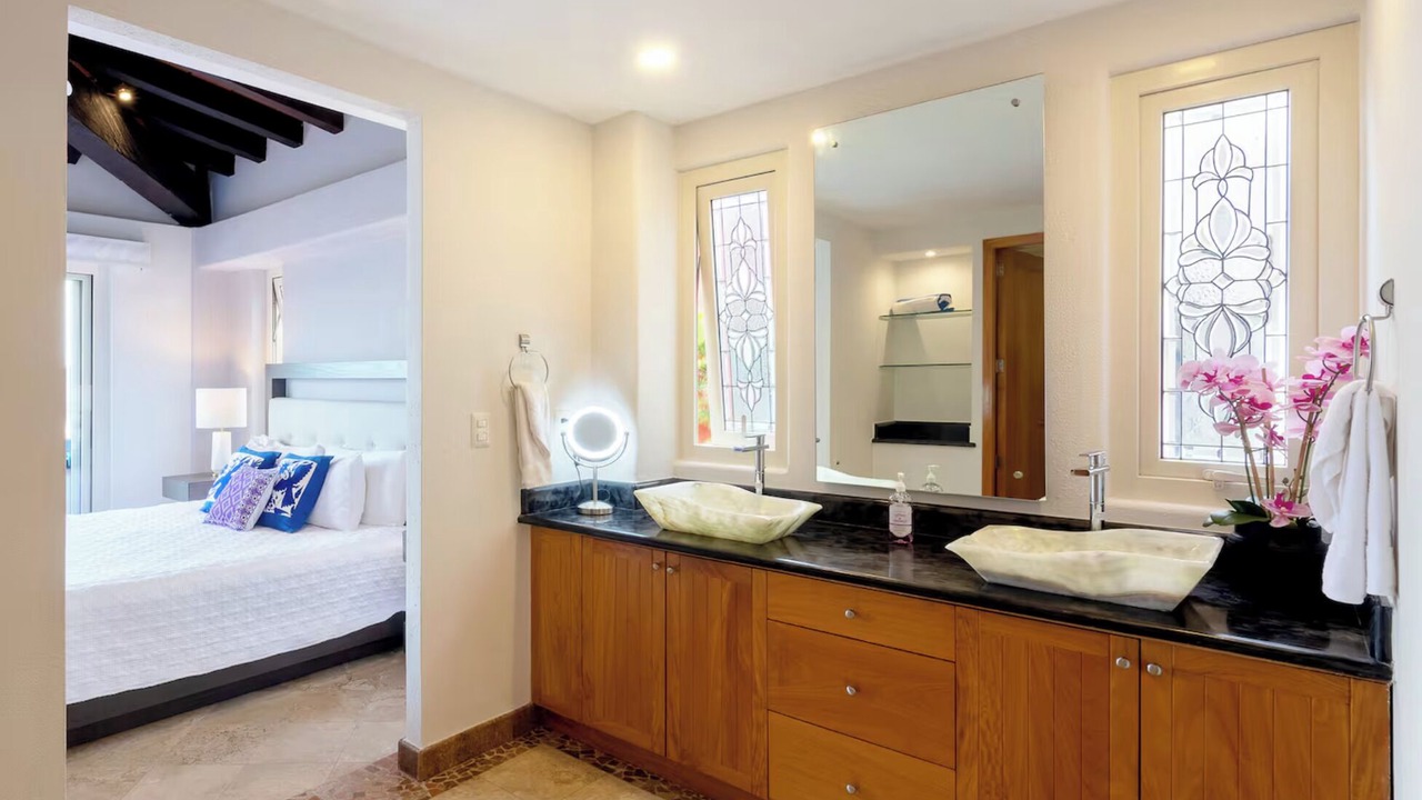 Photo of Bathroom in Romantic Zone