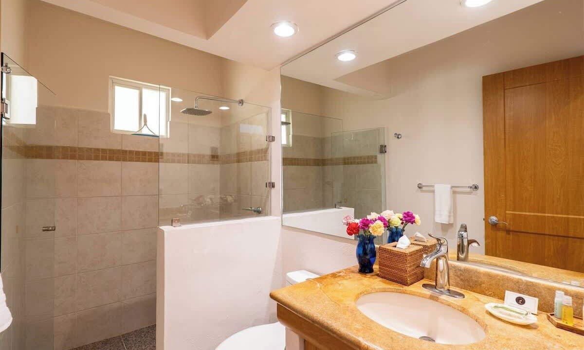 Photo of Bathroom in Flamingos