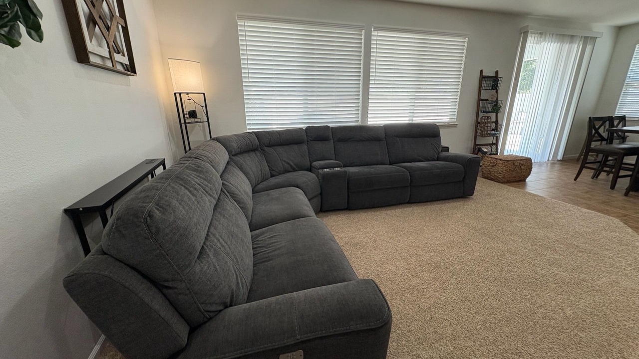 Photo of Livingroom in Hood