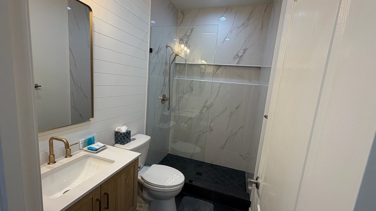 Photo of Bathroom in Hood