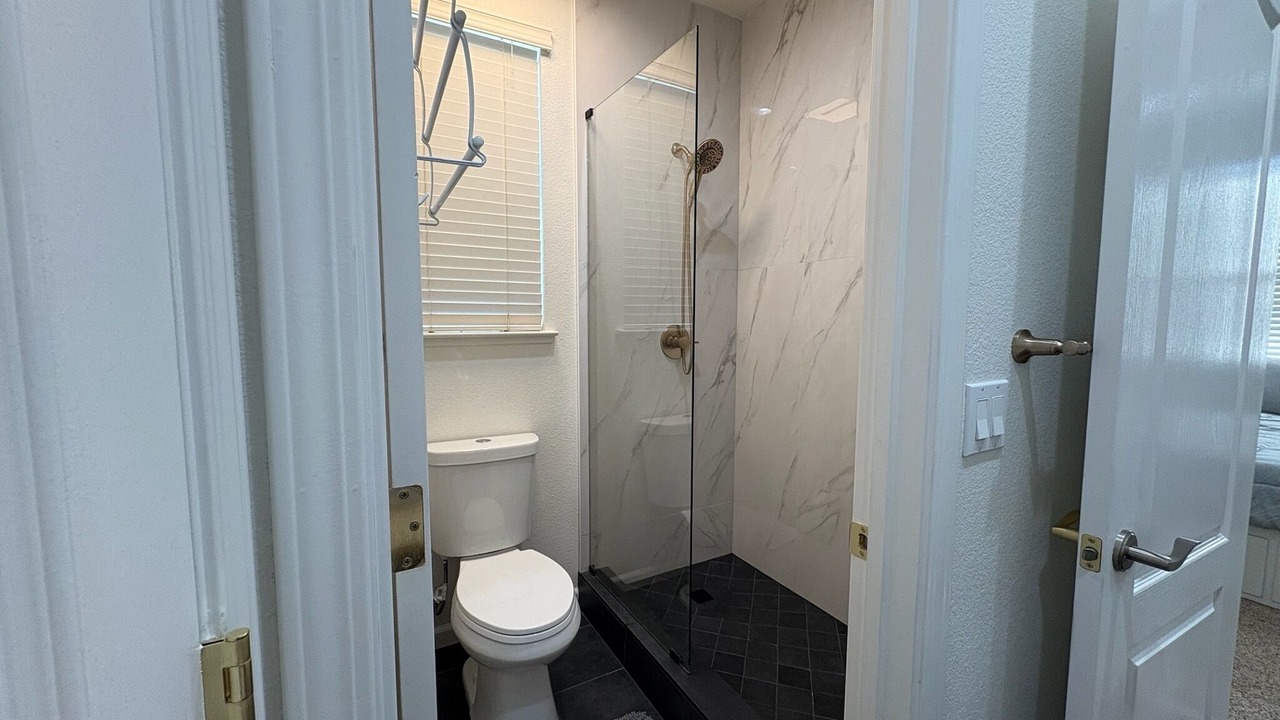 Photo of Bathroom in Hood