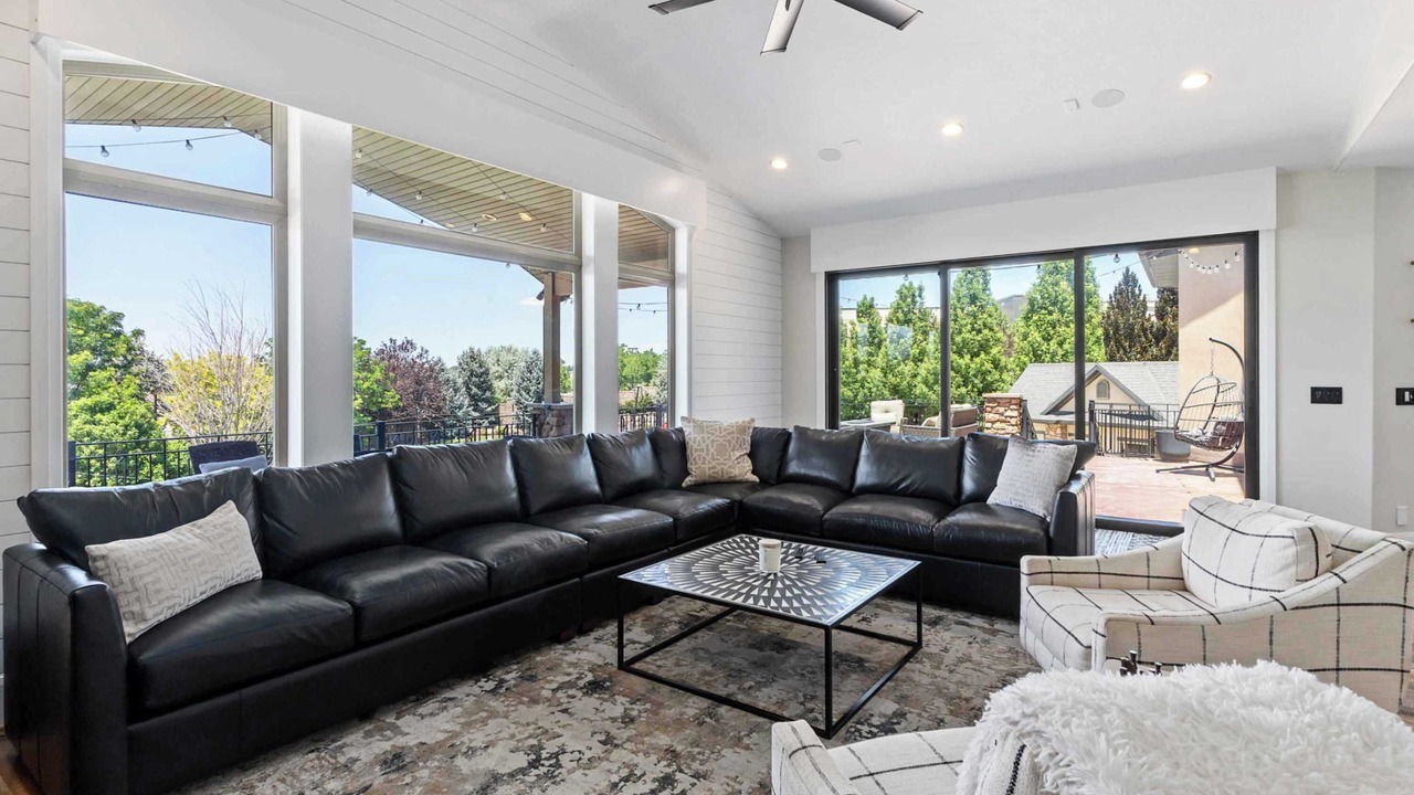 Photo of Livingroom in Draper