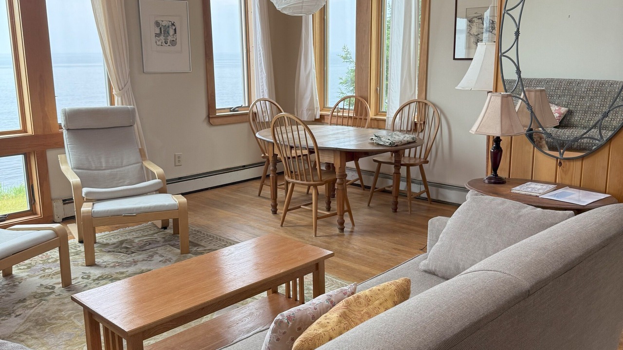 Photo of Livingroom in Round Pond