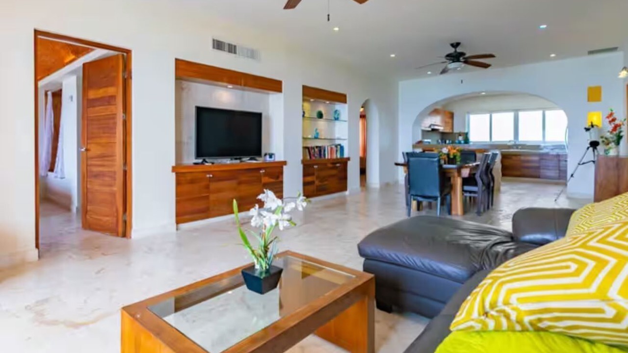 Photo of Livingroom in Salinas