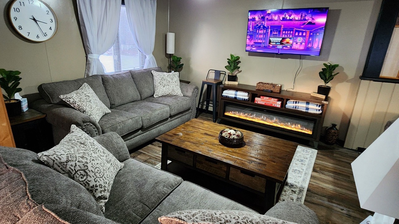 Photo of Livingroom in Van Buren