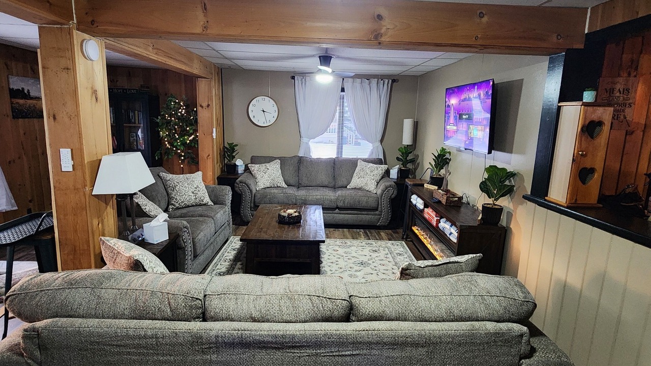 Photo of Livingroom in Van Buren