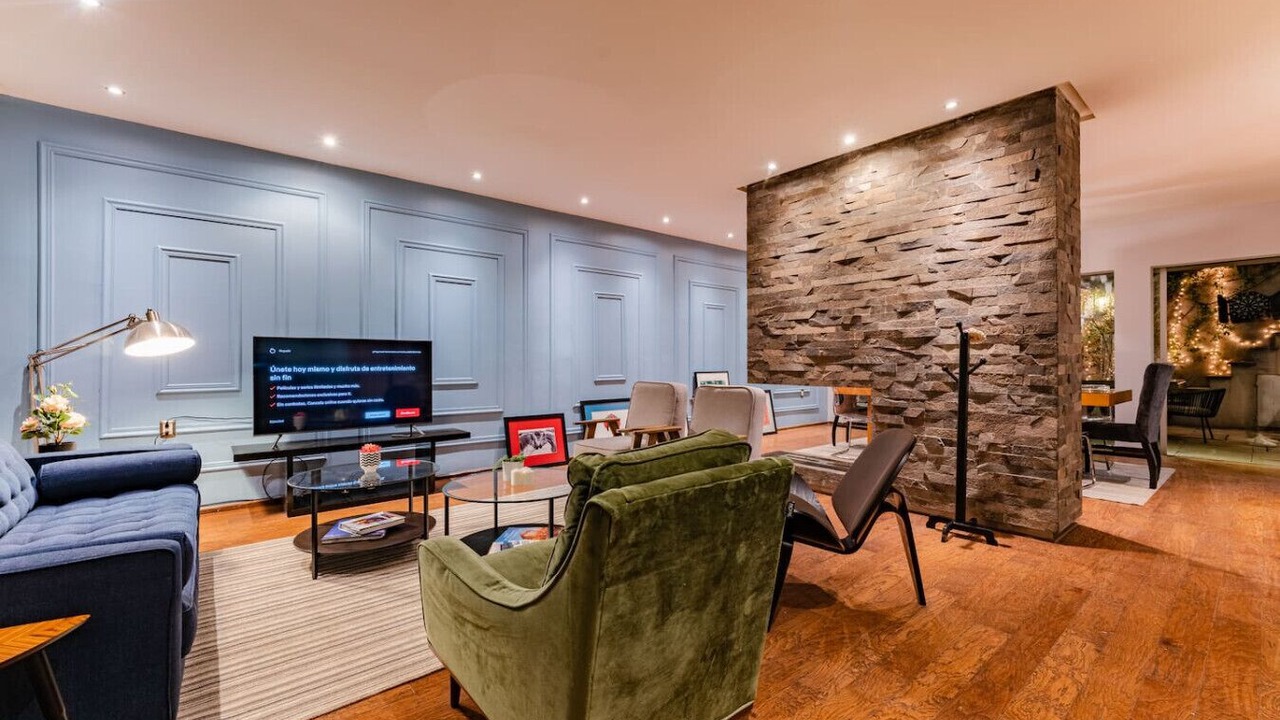 Photo of Livingroom in Anahuac
