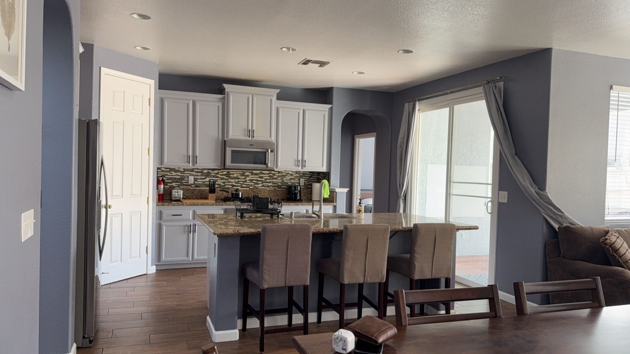 Photo of Kitchen in Hood
