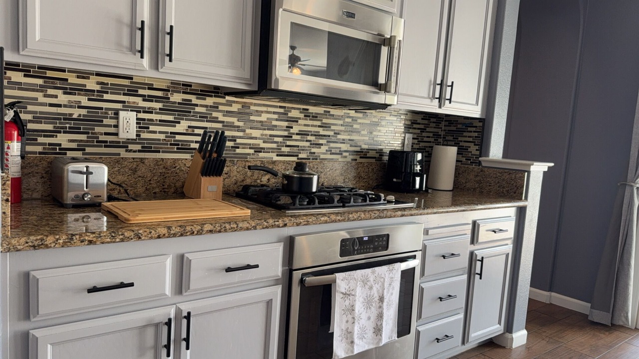 Photo of Kitchen in Hood